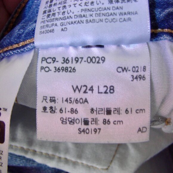 Levi's 501 T Tapered Jeans Light Wash Button Fly Ankle Crop Unisex Size 24 x 28 - Picture 7 of 16